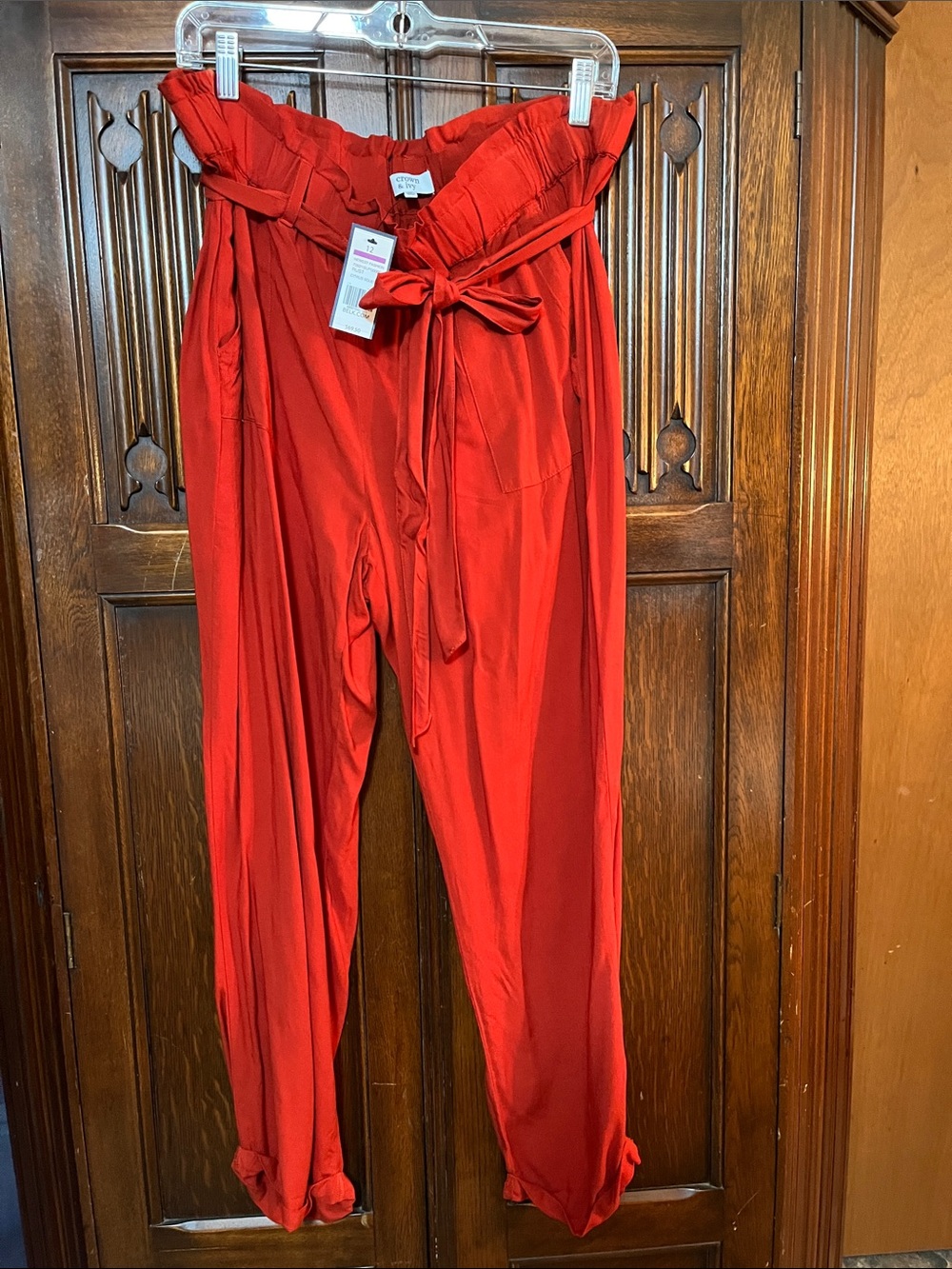 NWT ladies ruffled waste, rust colored jogger style summer pants with sash
